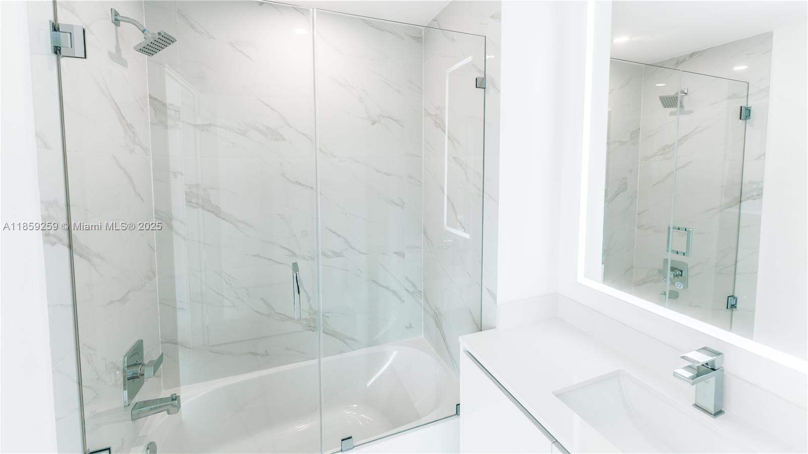 ARIA RESERVE SOUTH TOWER - Residential Lease