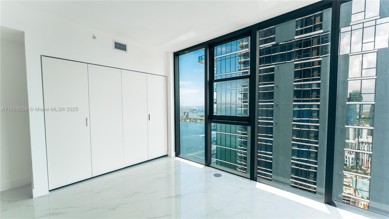 ARIA RESERVE SOUTH TOWER - Residential Lease