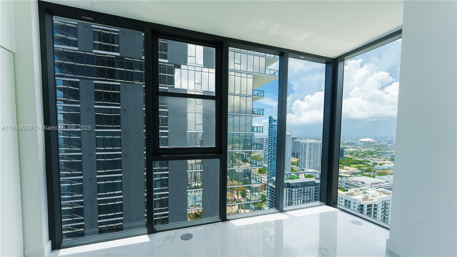 ARIA RESERVE SOUTH TOWER - Residential Lease