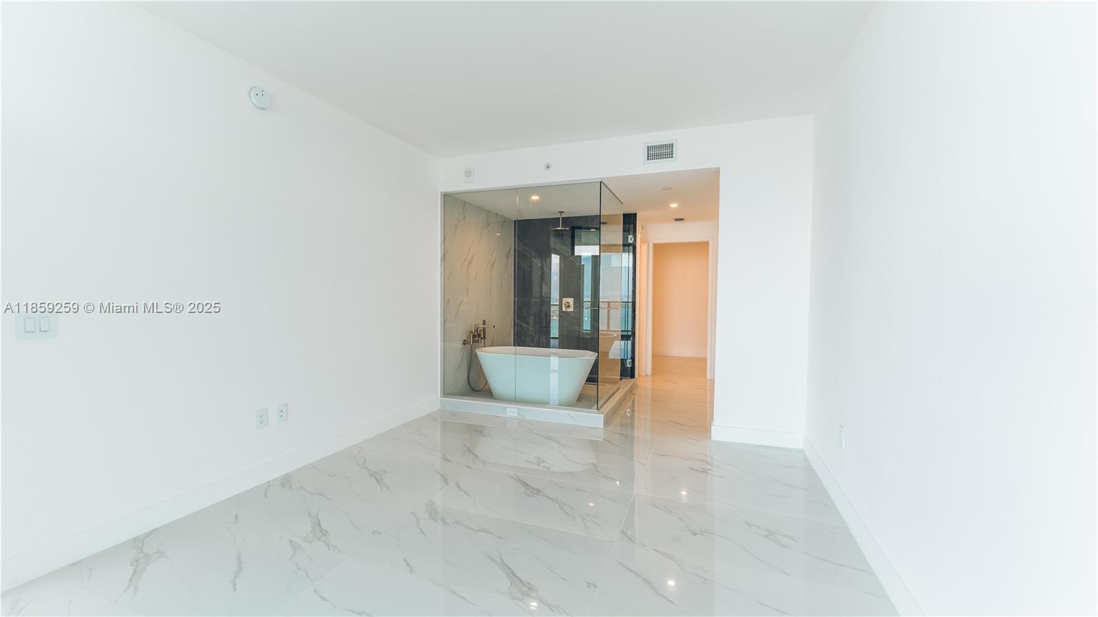 ARIA RESERVE SOUTH TOWER - Residential Lease