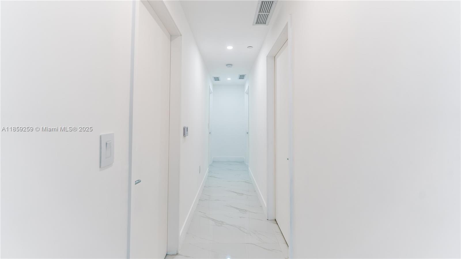 ARIA RESERVE SOUTH TOWER - Residential Lease