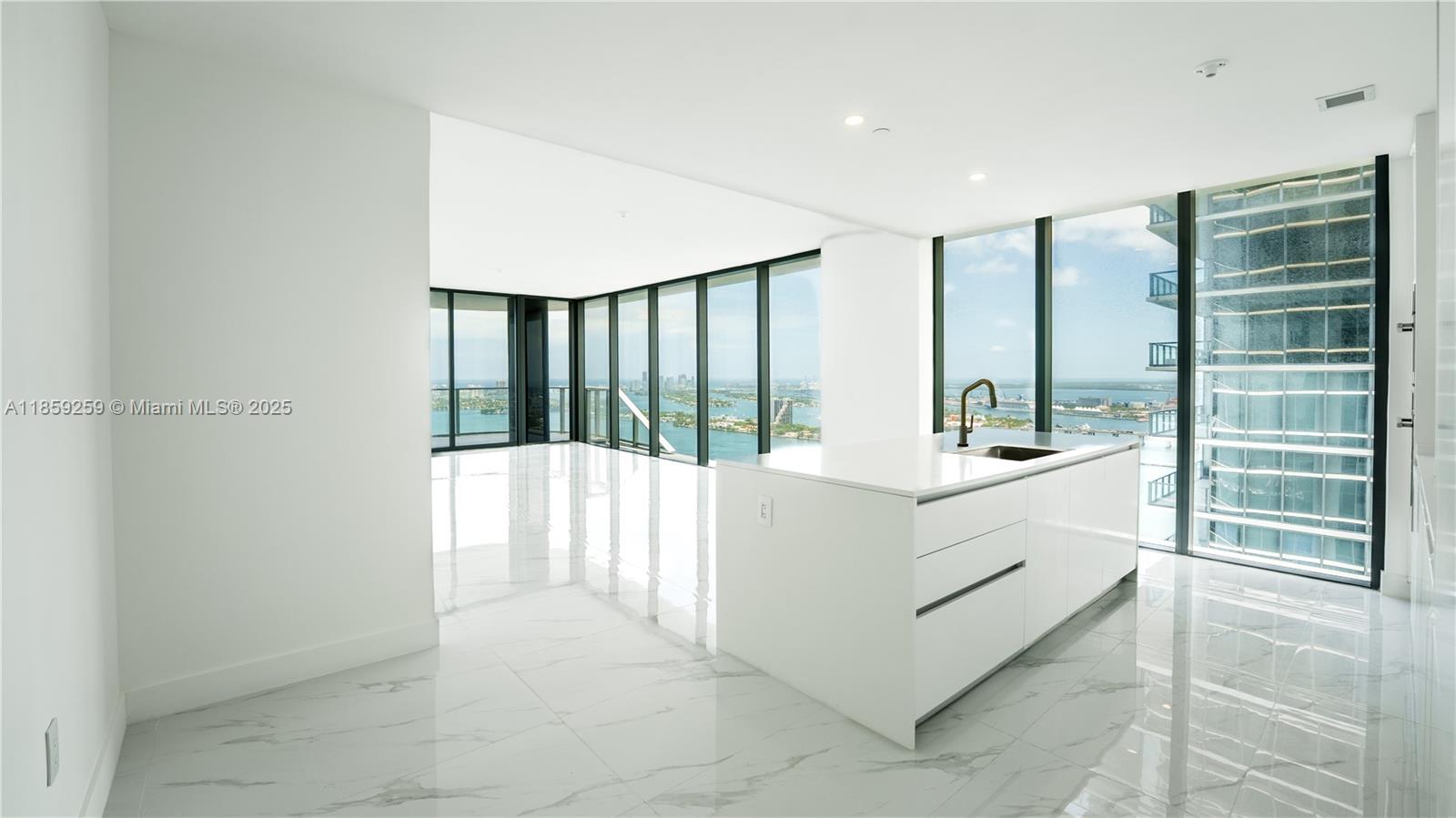 ARIA RESERVE SOUTH TOWER - Residential Lease