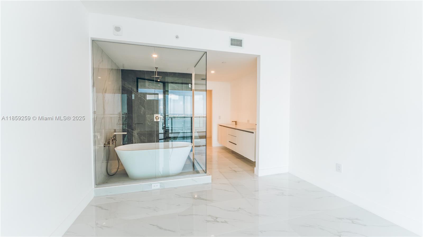 ARIA RESERVE SOUTH TOWER - Residential Lease