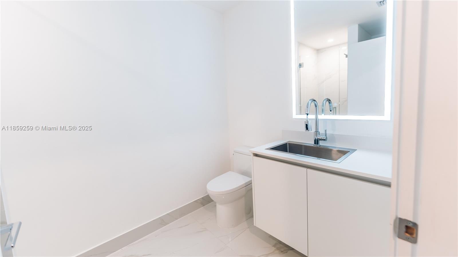 ARIA RESERVE SOUTH TOWER - Residential Lease