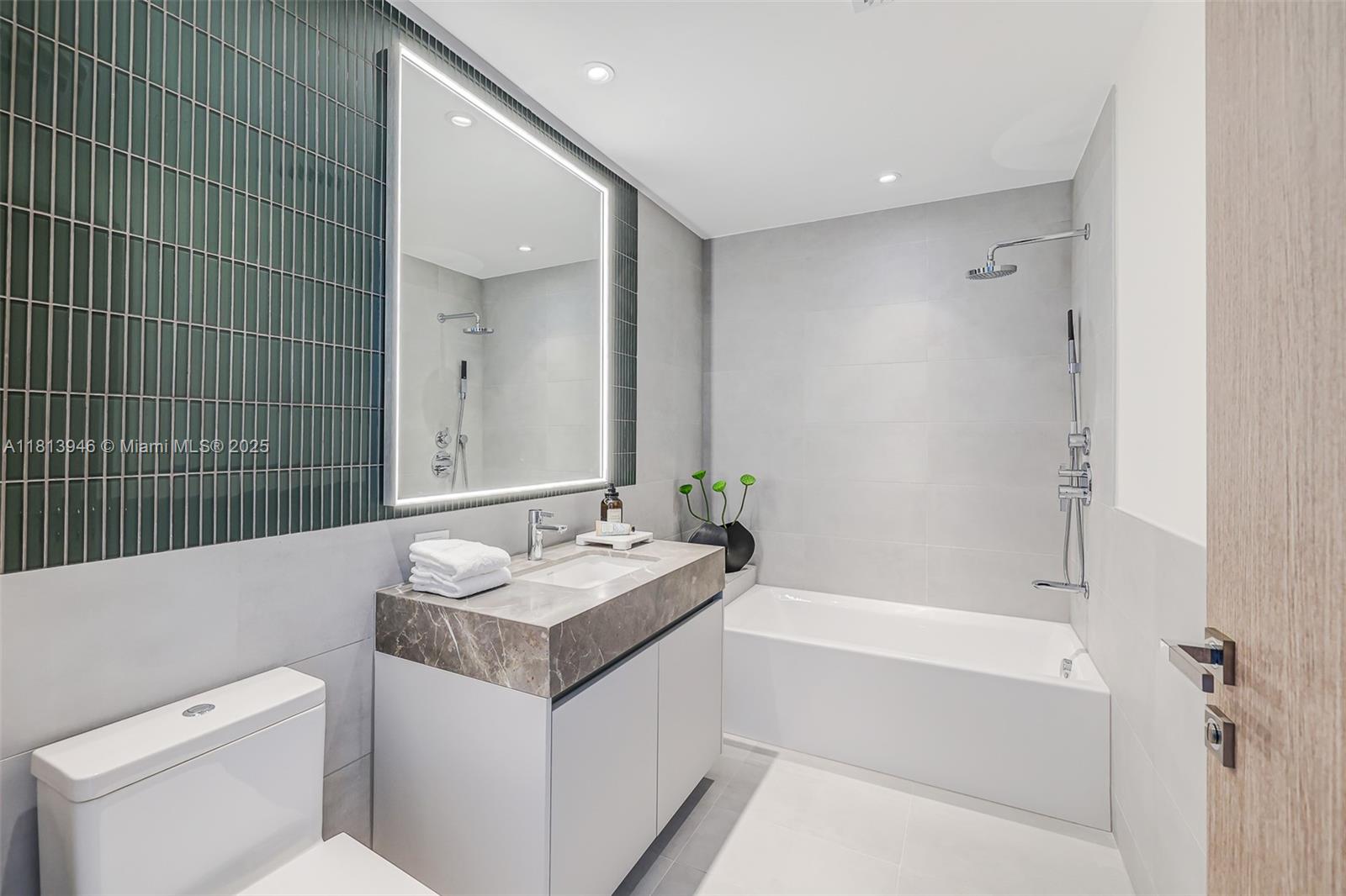 FIVE PARK RESIDENCES - Residential