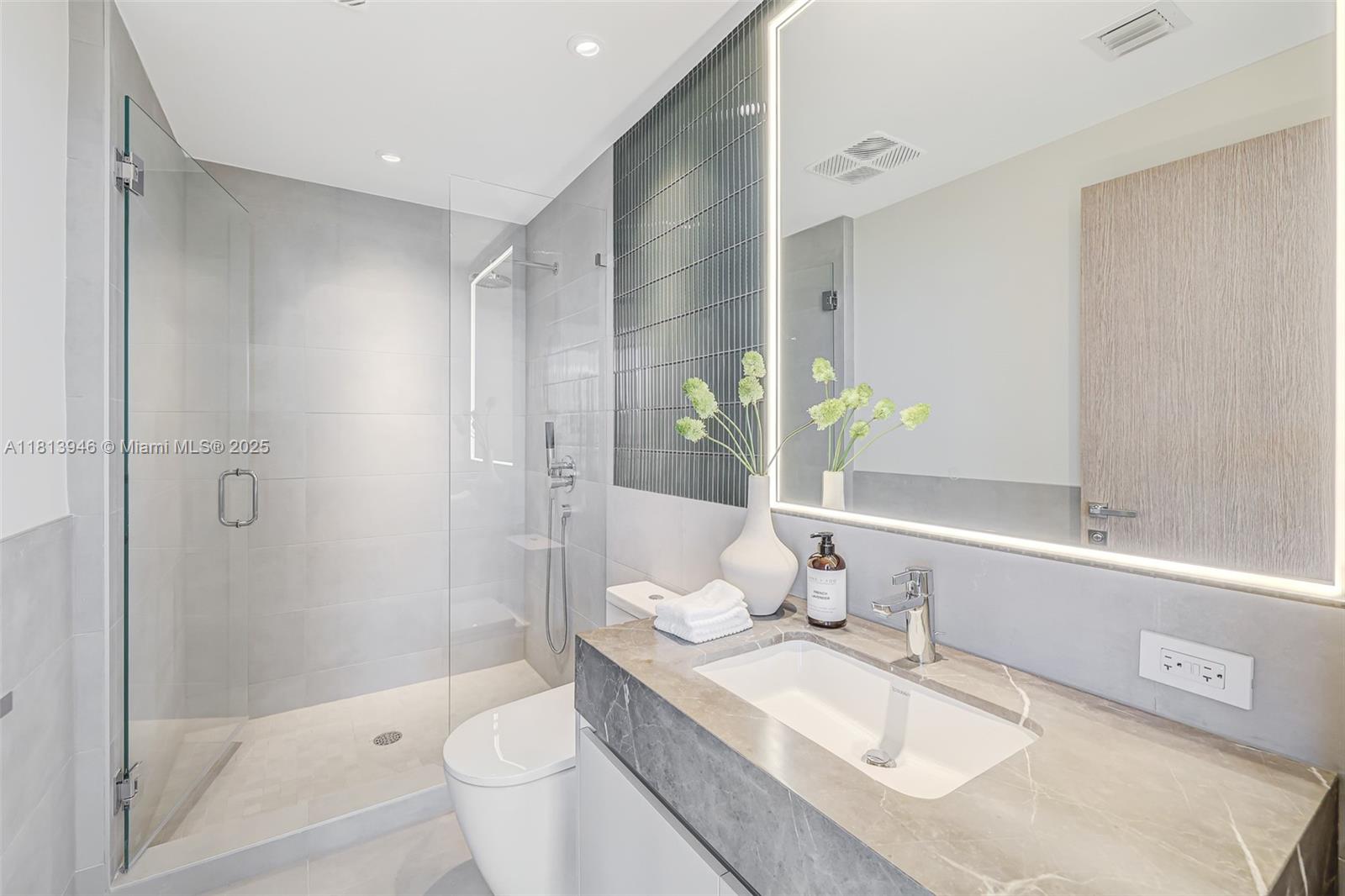 FIVE PARK RESIDENCES - Residential