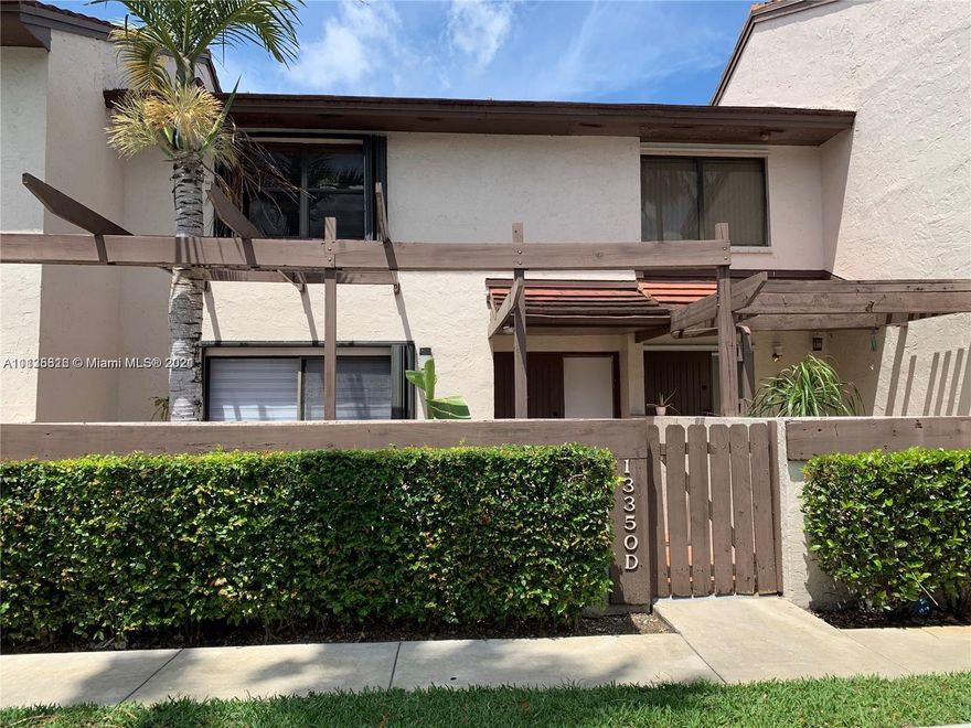 AVAILABLE JANUARY 15TH! WONDERFUL TOWNHOME IN CALUSA POINT, A GUARD GATED COMMUNITY LOCATED ON A QUIET TREE LINED STREET. THIS 2 STORY RESIDENCE ENJOYS A NICE FRONT PATIO AND GREAT SCREENED IN BACKYARD. THE FIRST FLOOR IS FULLY TILED WITH AN OPEN KITCHEN AND A HALF BATH. UPSTAIRS ALL LAMINATE WOOD FLOORS THROUGHOUT 3 GENEROUS SIZE BEDROOMS WITH GREAT CLOSETS. COMMUNITY POOL, TENNIS, AND PLAYGROUND JUST STEPS FROM YOUR FRONT DOOR. STAINLESS STEEL APPLIANCES JUST INTSTALLED (NOT SHOWN IN PHOTOS)