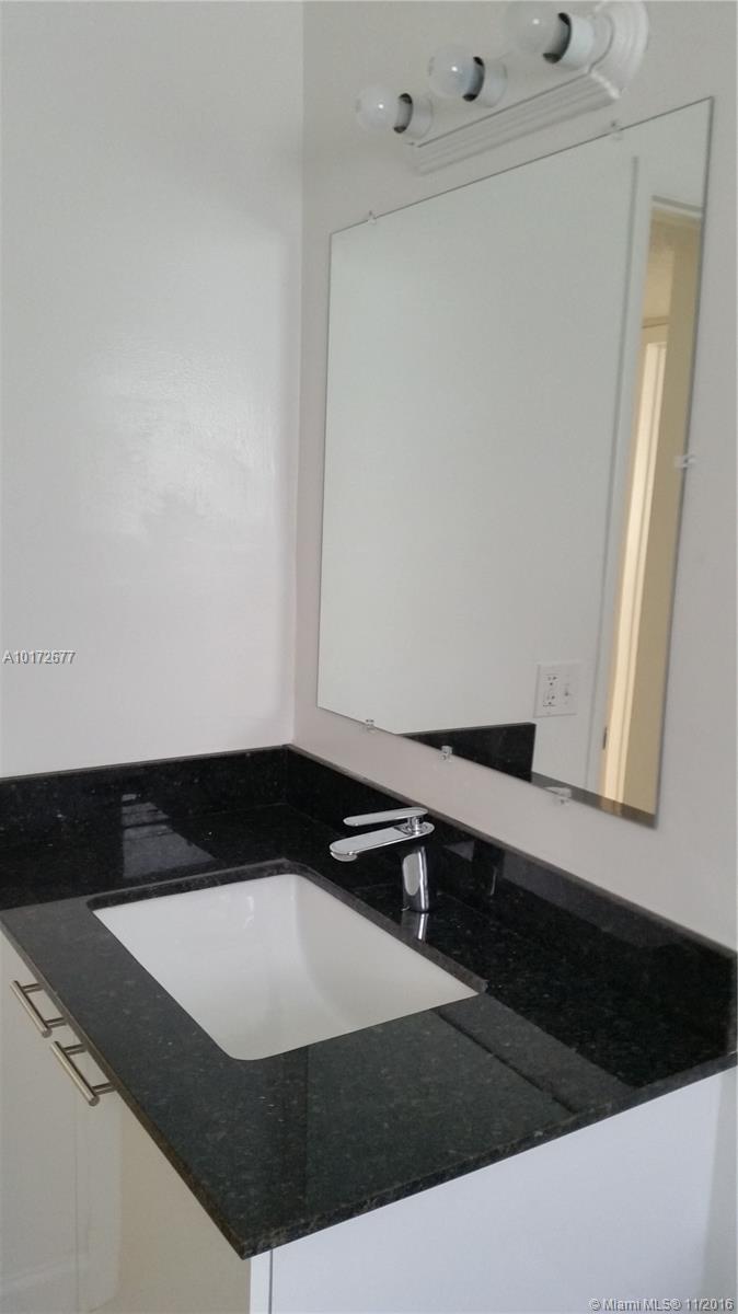 Hollywood 1-21 B - Residential Lease