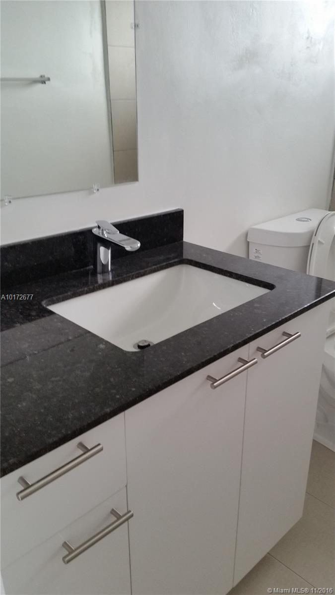 Hollywood 1-21 B - Residential Lease