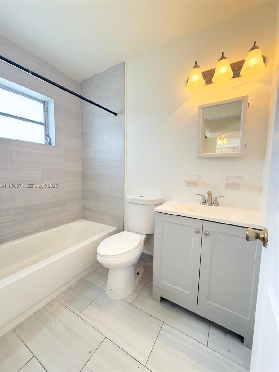 NORTH HOLLYWOOD - Residential Lease