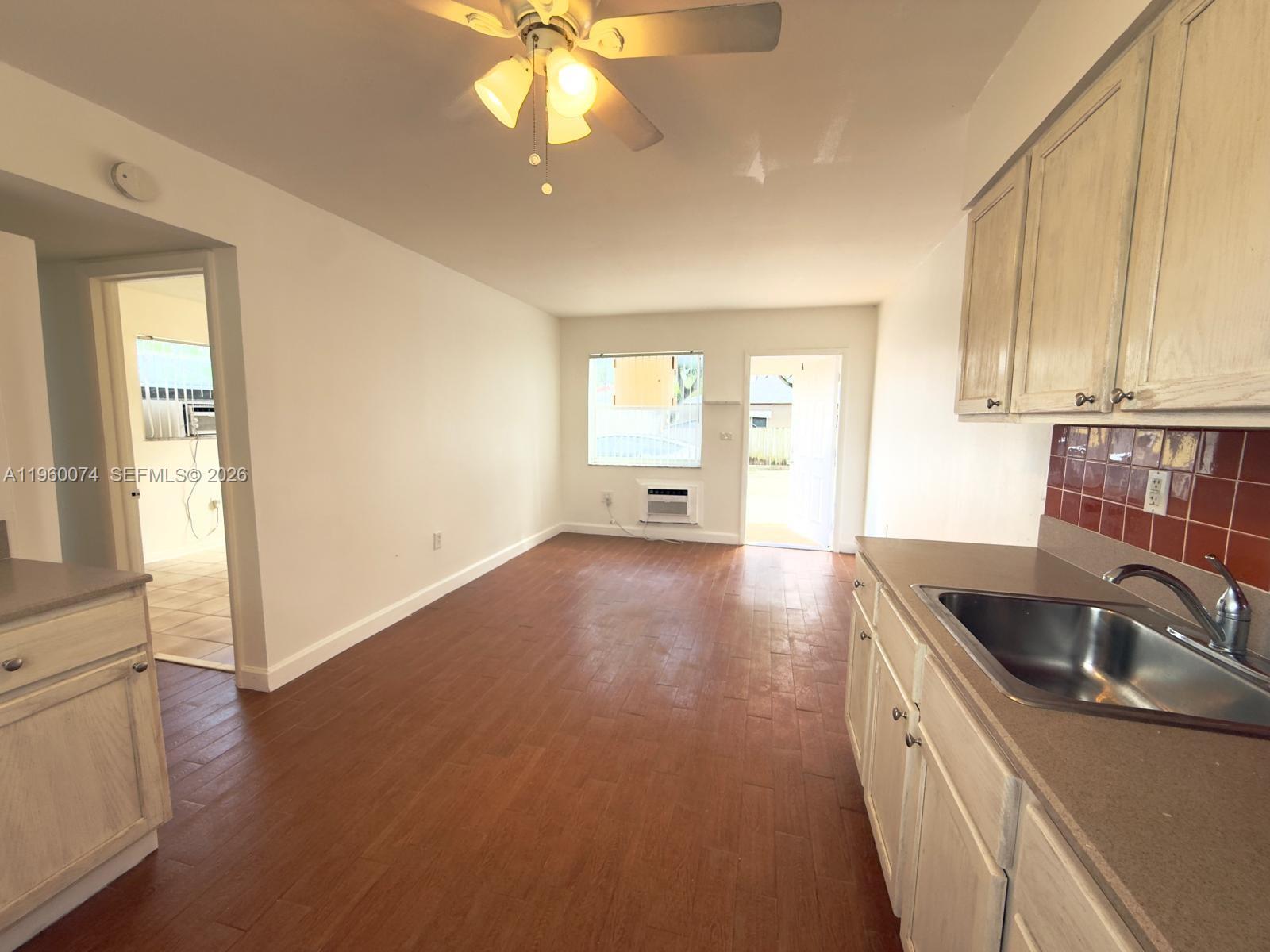 NORTH HOLLYWOOD - Residential Lease