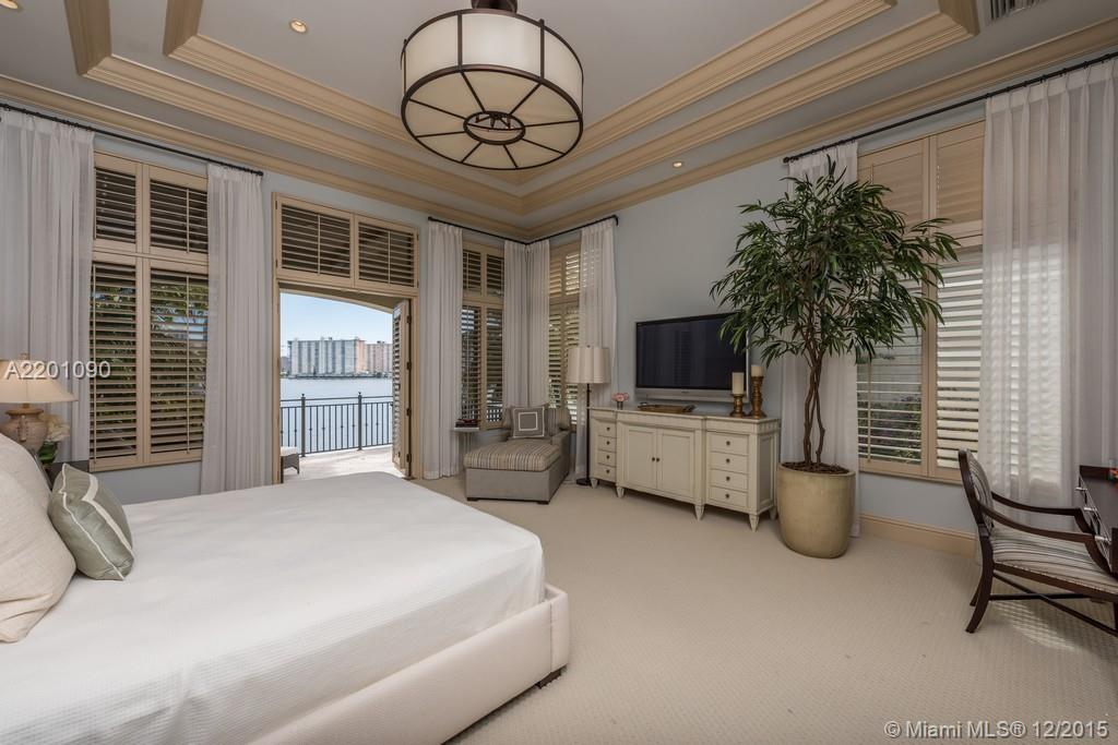 ISLAND ESTATES - Residential