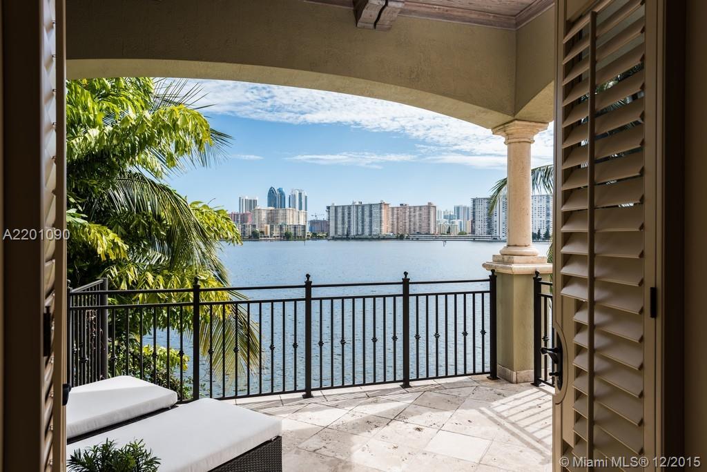 ISLAND ESTATES - Residential