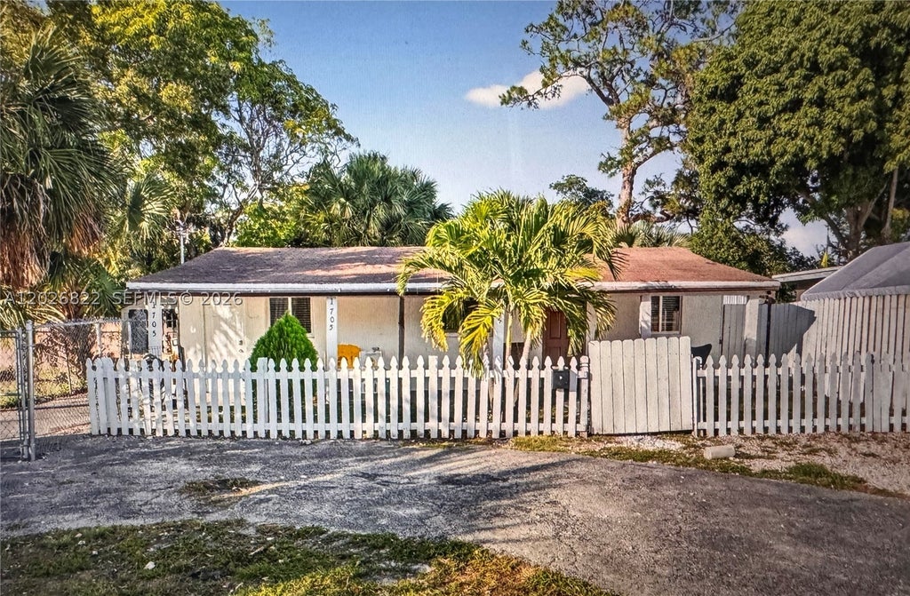 Photo of 1705 Davie Blvd, Fort Lauderdale, FL 33312 (MLS # A12026822)