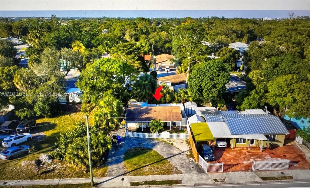 Photo of 1705 Davie Blvd, Fort Lauderdale, FL 33312 (MLS # A12026822)