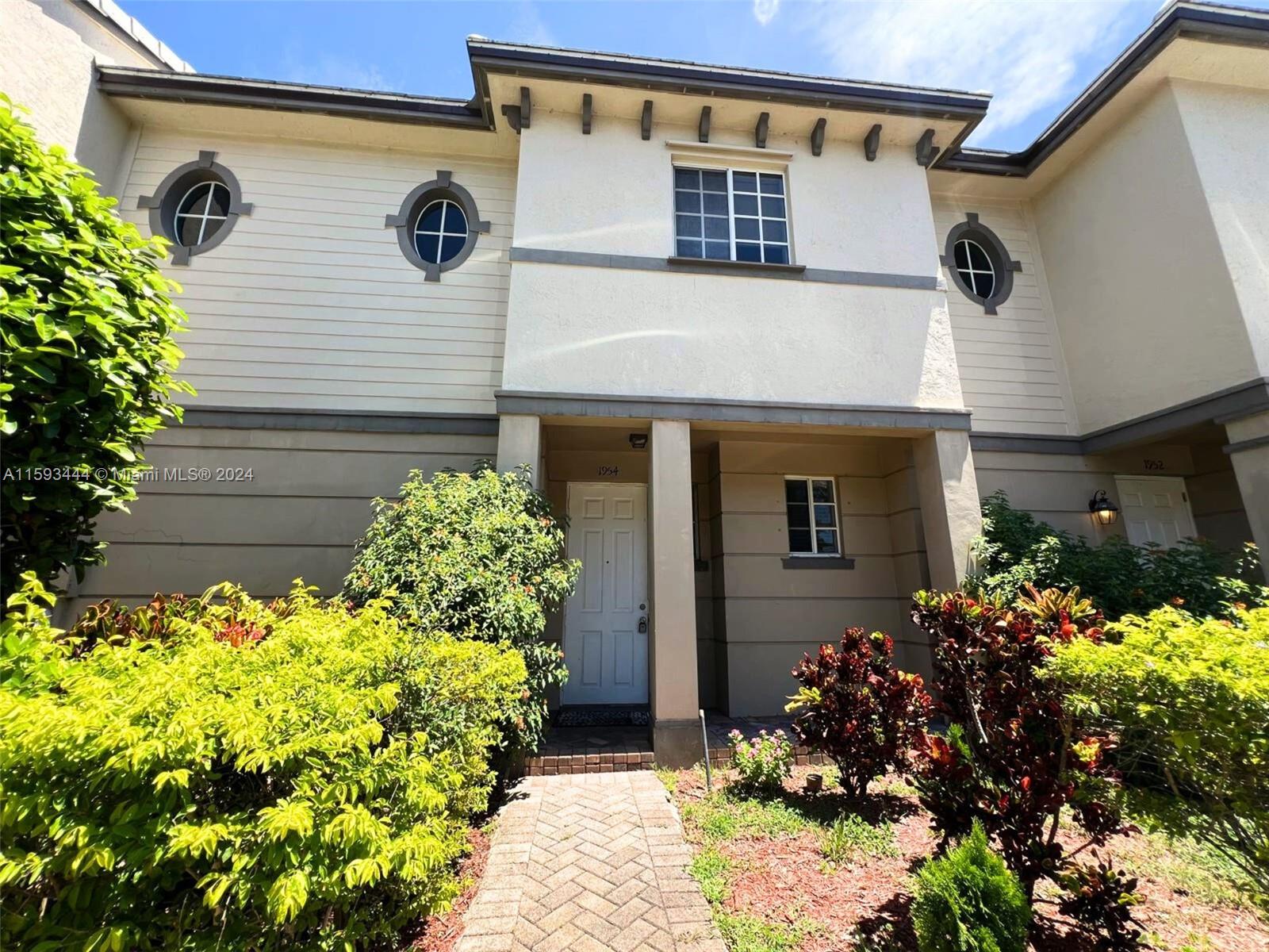 Beautiful Waterfront 2 Bed/2.5 Bath Townhome. Gated community with a pool. Tenant pays water, Light and Internet. The HOA allows only 1 parking space, more than 2 cars won't be accepted, Min credit score 620, Pets ok but can’t be over 25 pounds, no aggresive breed. Contact listing agent for information.
