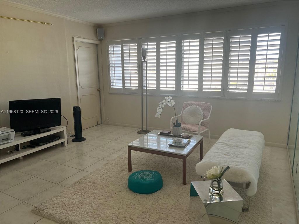 Photo of 215 SE 3rd Ave #3 D, Hallandale Beach, FL 33009 (MLS # A11968120)