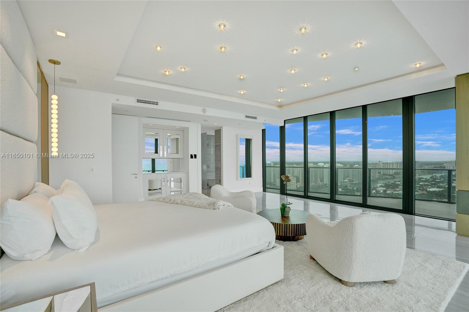 19575 Collins Ave 33