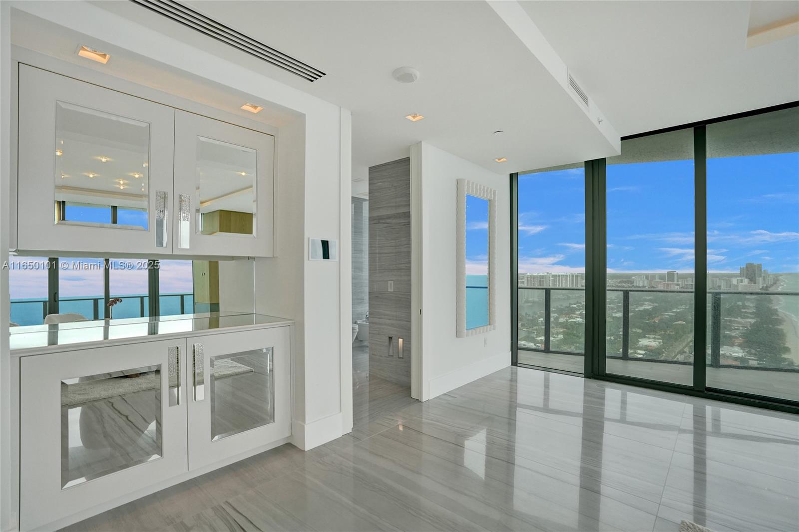 19575 Collins Ave 33