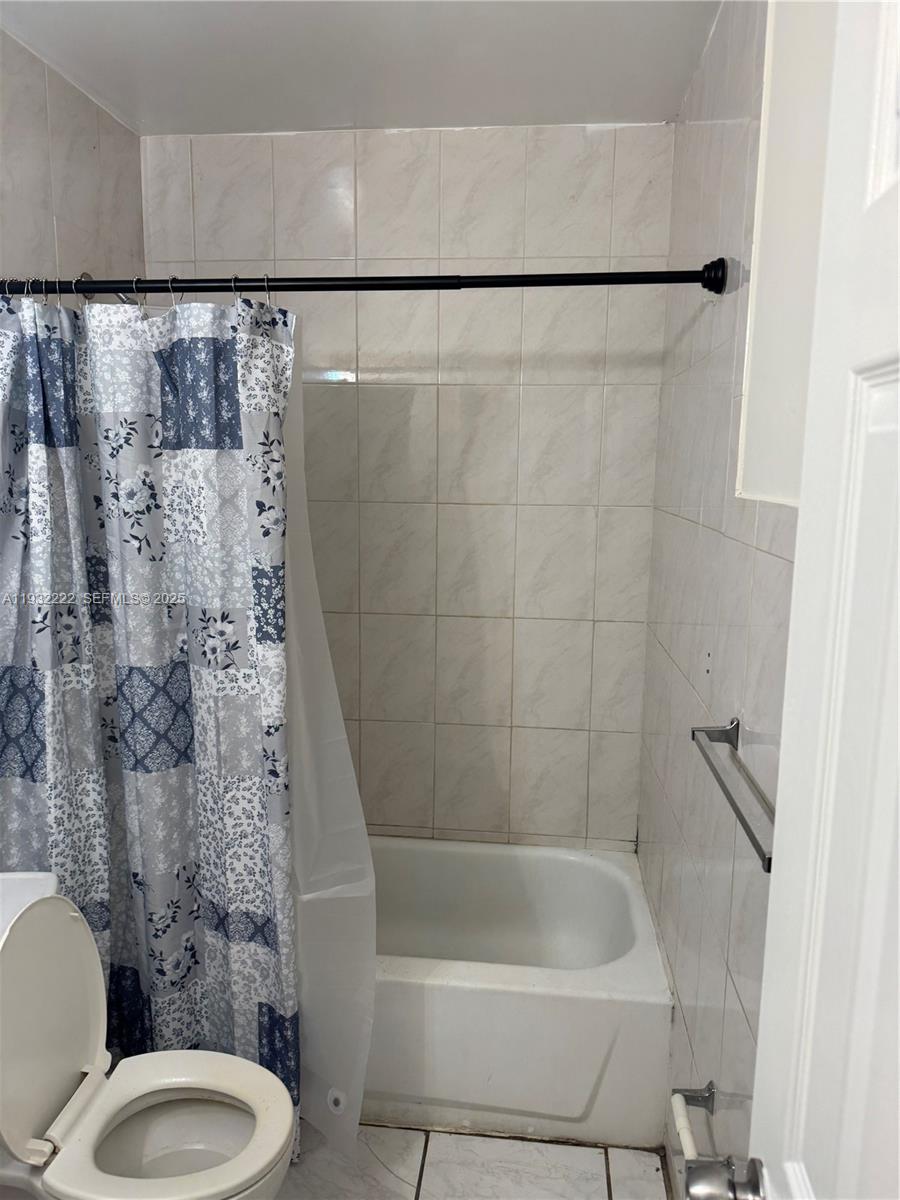 PALMS AT DANIA BEACH COND - Residential Lease