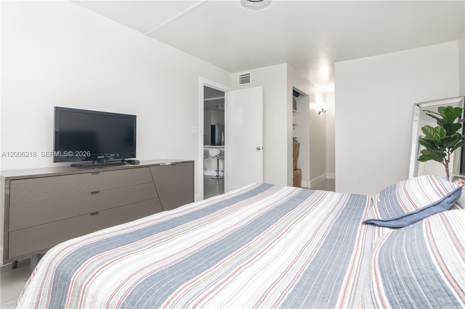 EDEN ISLES CONDO # 4 - Residential