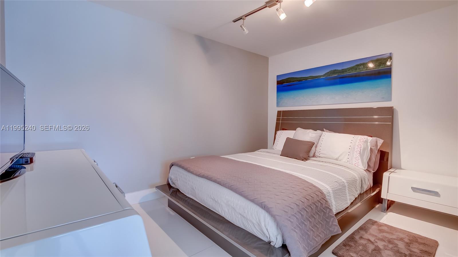 VIZCAYNE SOUTH CONDO - Residential