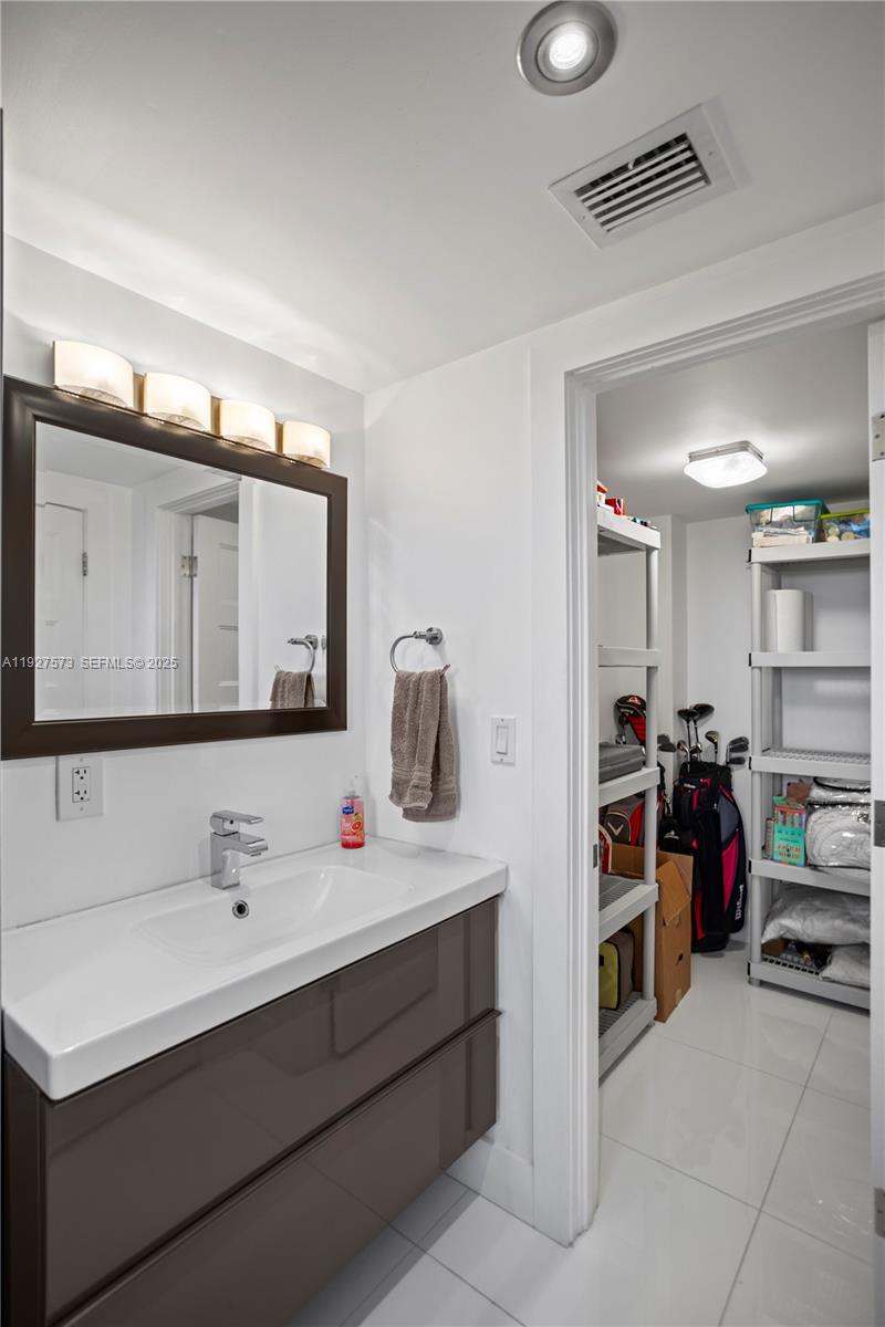 NO 8 PALM-AIRE COUNTRY CL - Residential