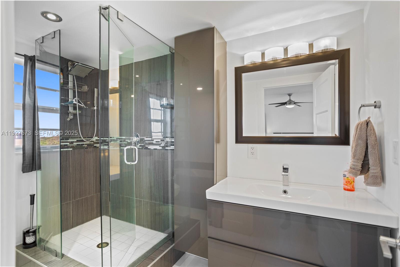 NO 8 PALM-AIRE COUNTRY CL - Residential