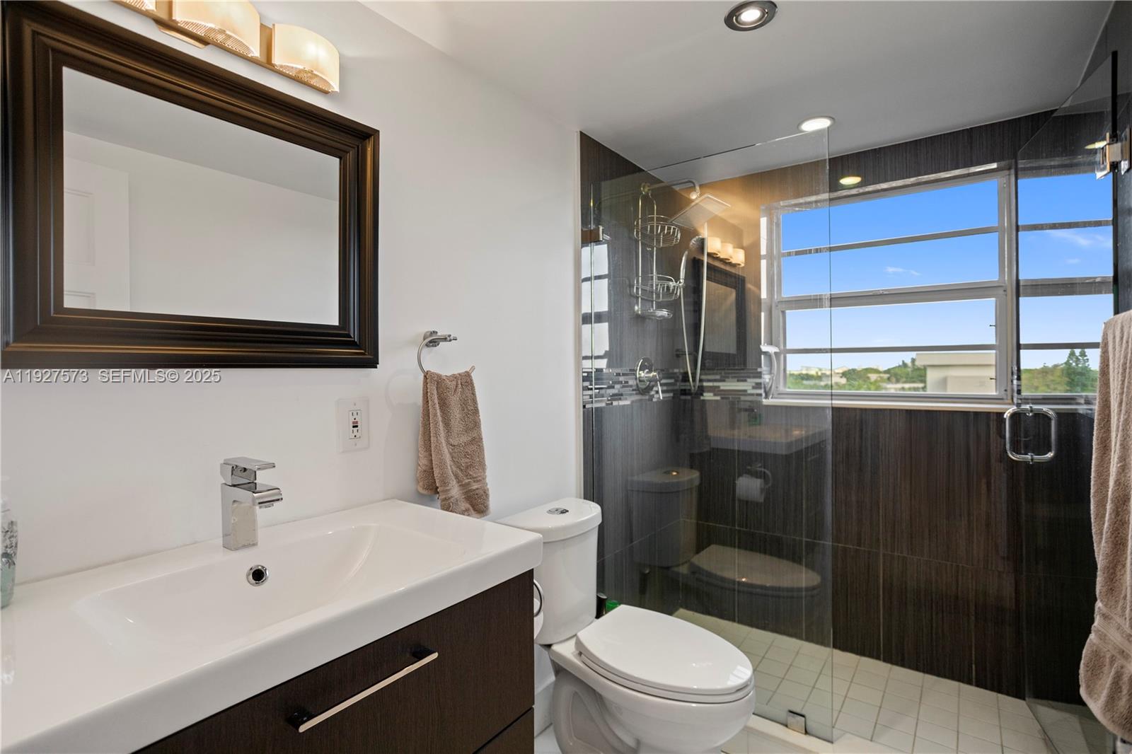 NO 8 PALM-AIRE COUNTRY CL - Residential