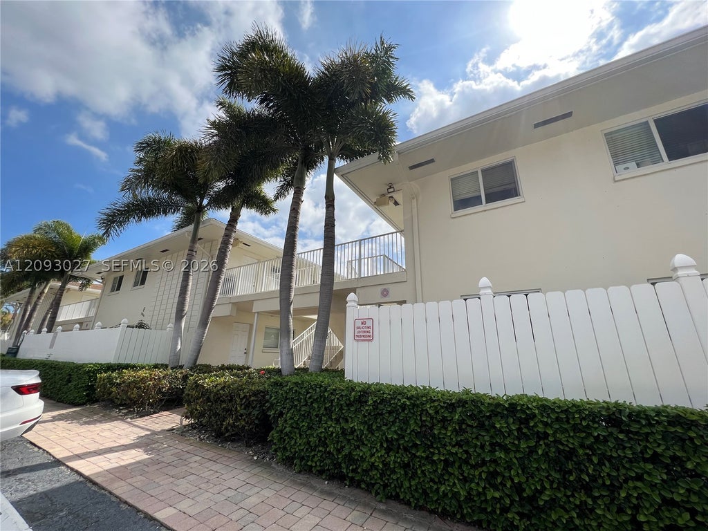 Photo of 1872 NE 46th St #D4, Fort Lauderdale, FL 33308 (MLS # A12093027)