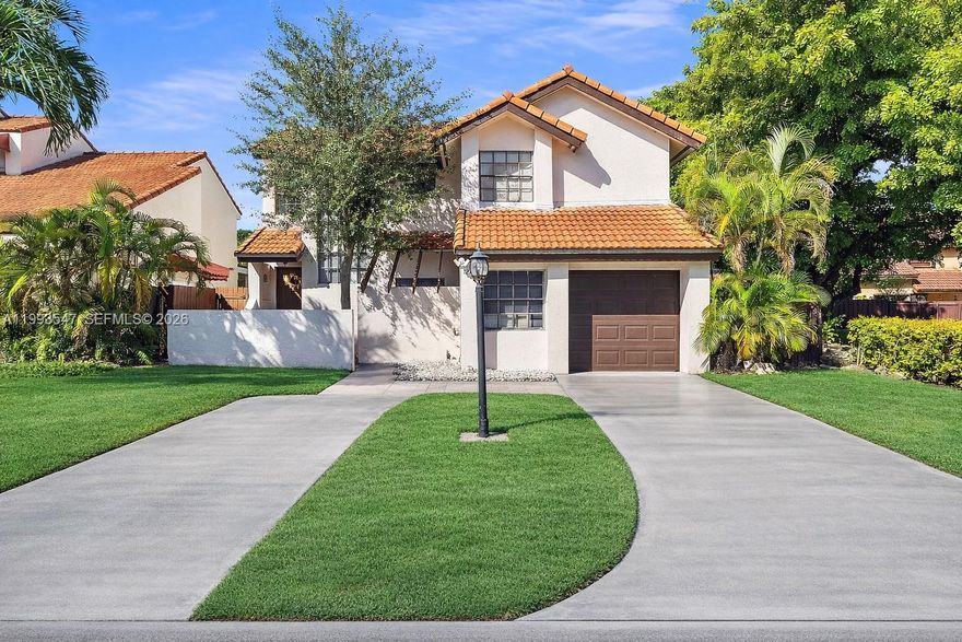 Beautiful two-story corner home featuring four bedrooms and three bathrooms, as well as a garage and a spacious patio with a swimming pool. This property is move-in ready.