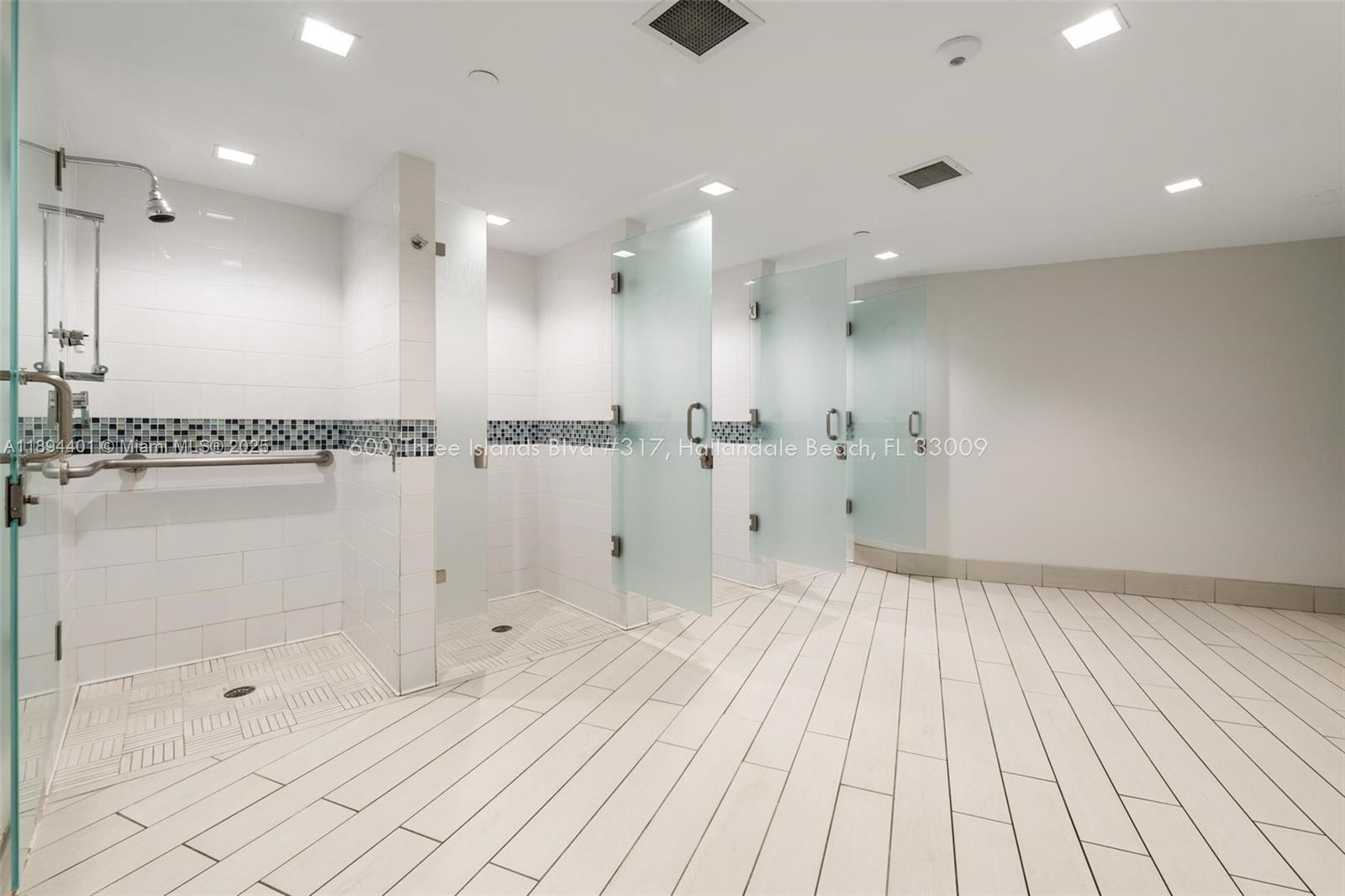 OLYMPUS CONDO PHASE - Residential