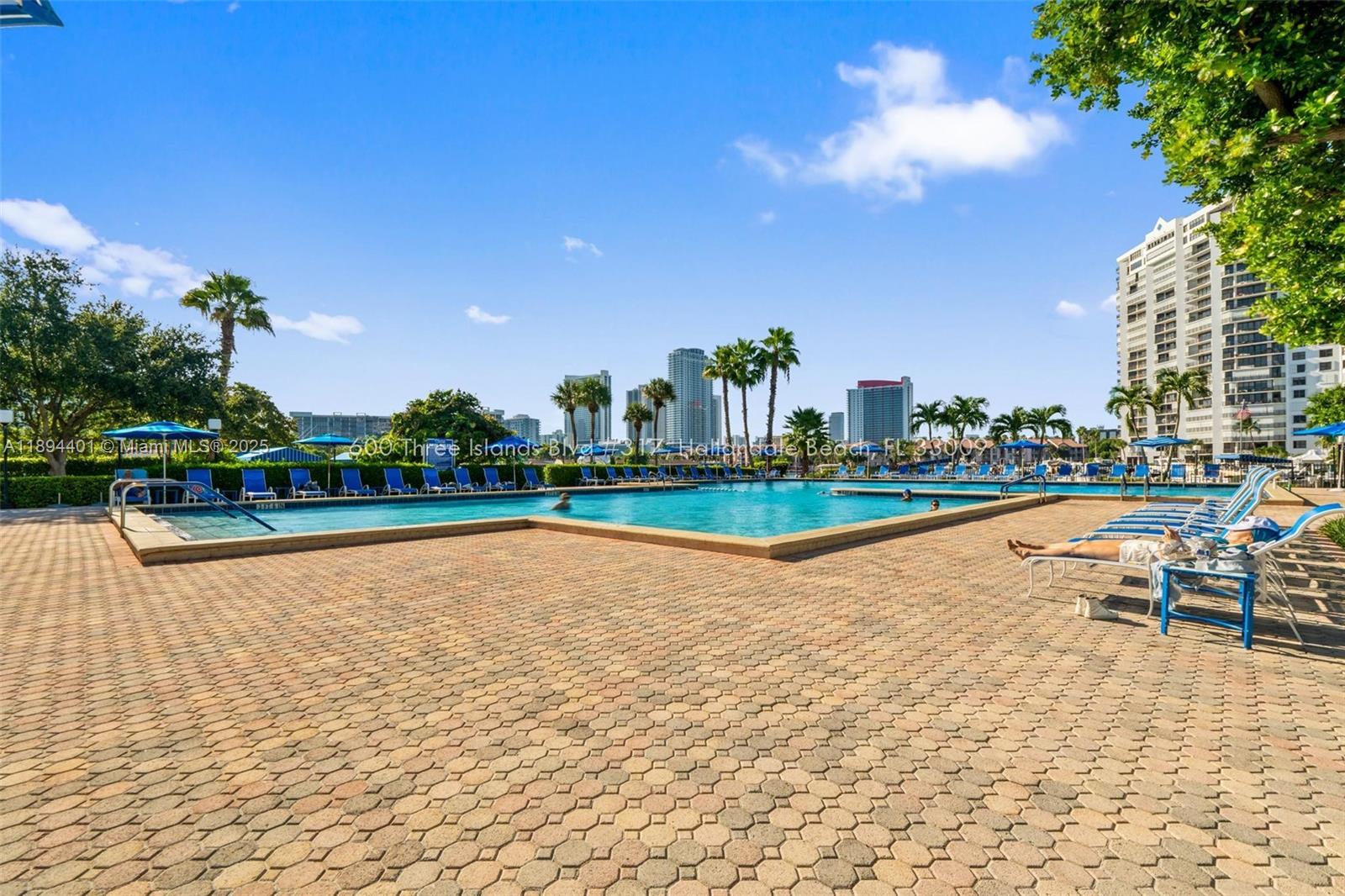 OLYMPUS CONDO PHASE - Residential