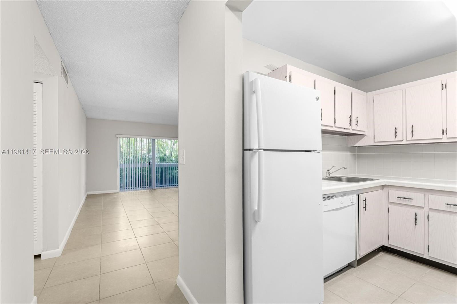 VILLAGE OF KINGS CREEK CO - Residential Lease