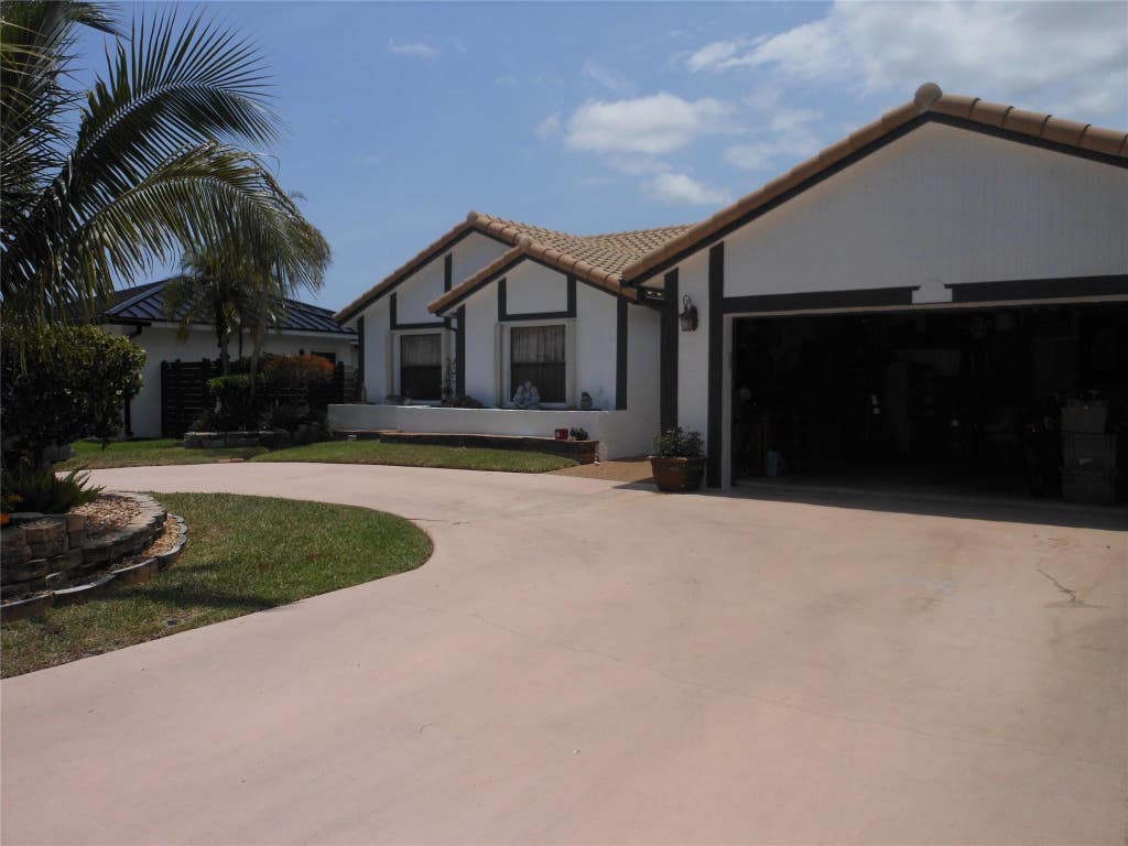 Photo of 8706 NW 83rd Street, Tamarac, FL 33321 (MLS # B26038293)