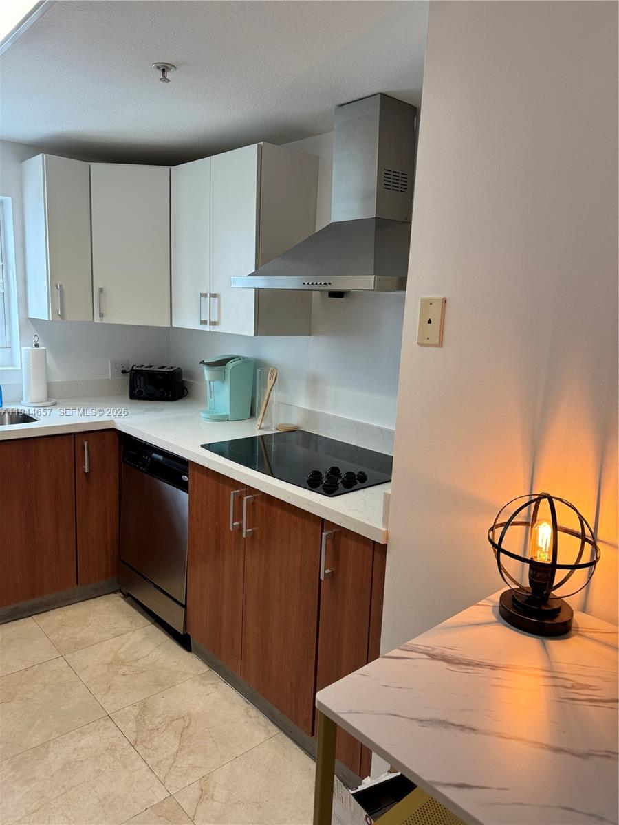 THE SAIL CONDO - Residential