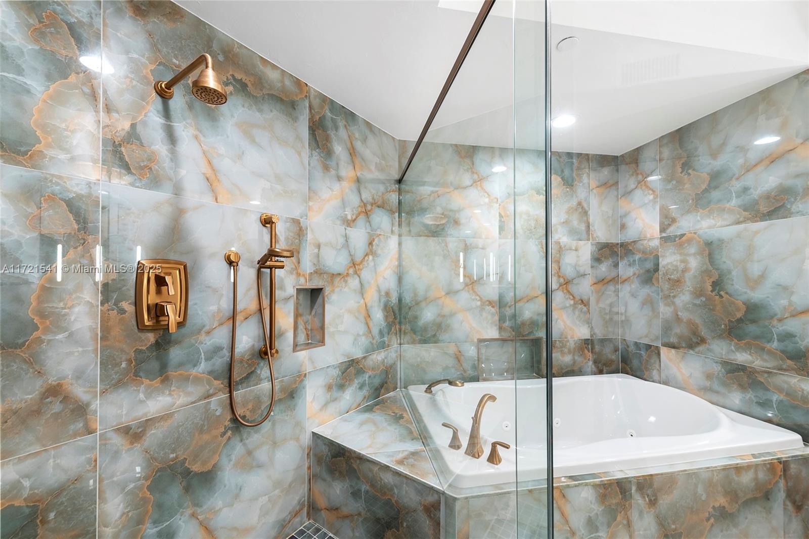 TOWNSEND PLACE CONDO - Residential