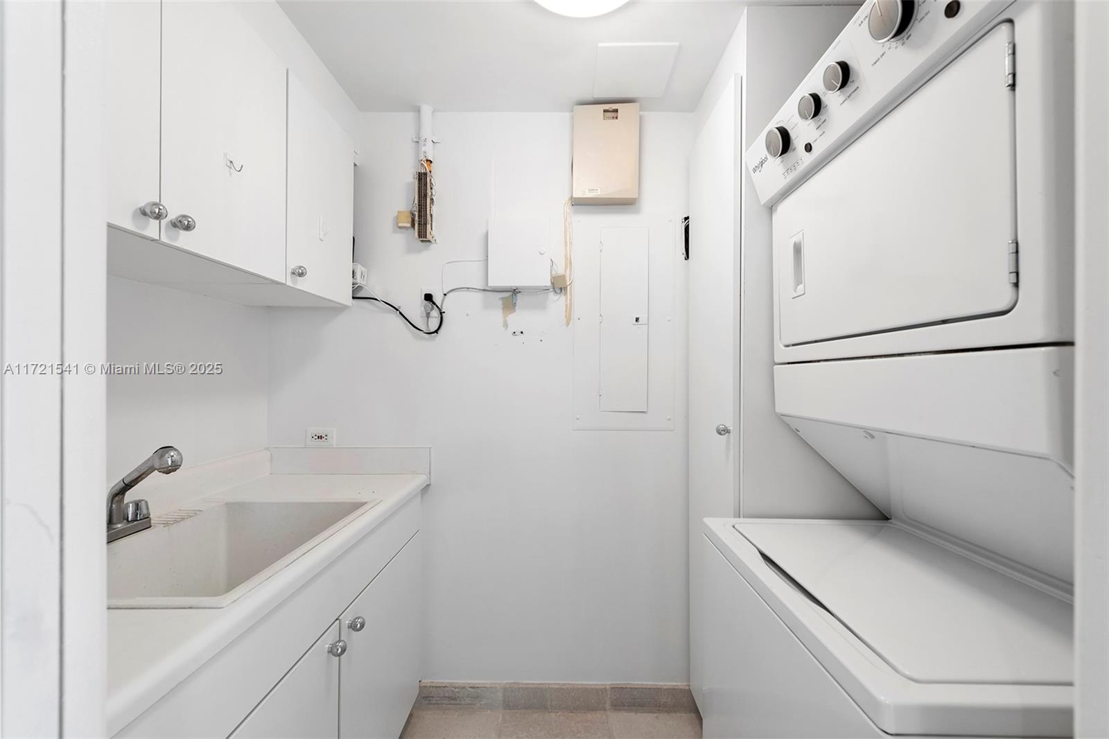 TOWNSEND PLACE CONDO - Residential
