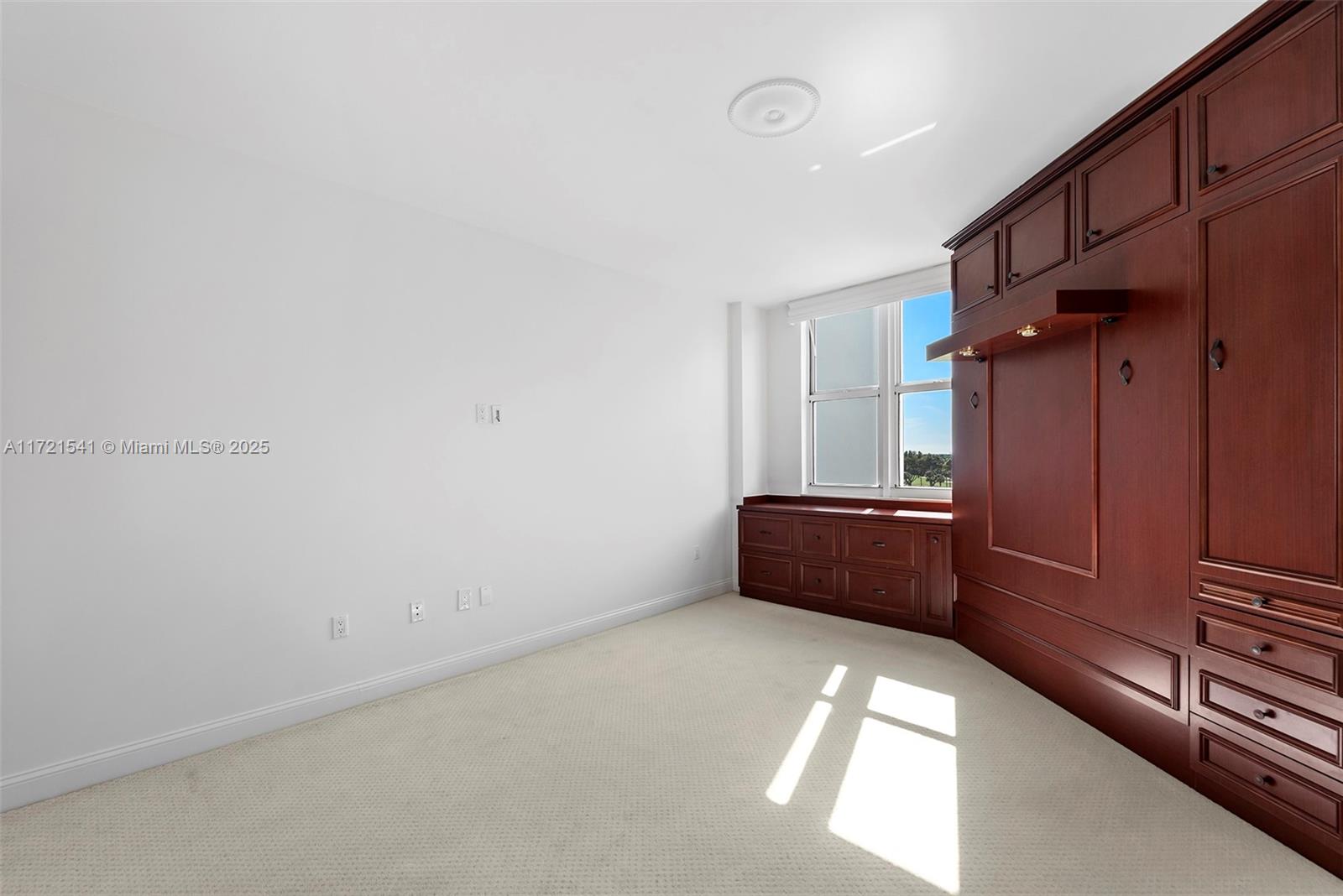TOWNSEND PLACE CONDO - Residential