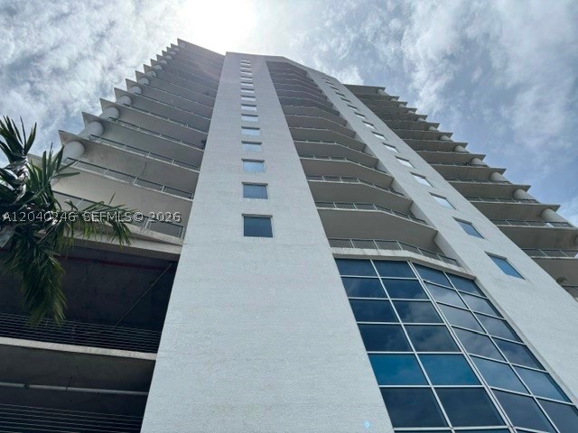 10 SW South River Dr 1109