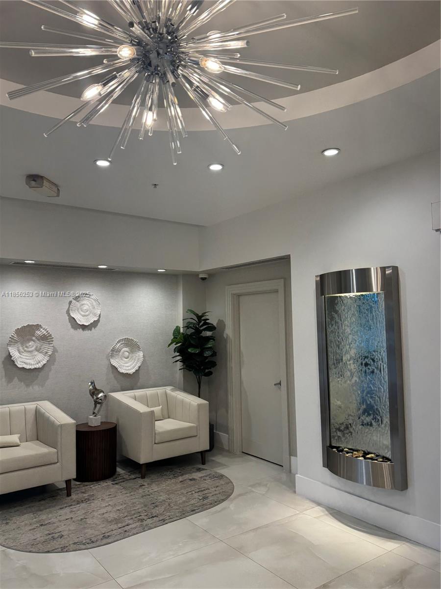 RESIDENCES ON HOLLYWOOD B - Residential Lease