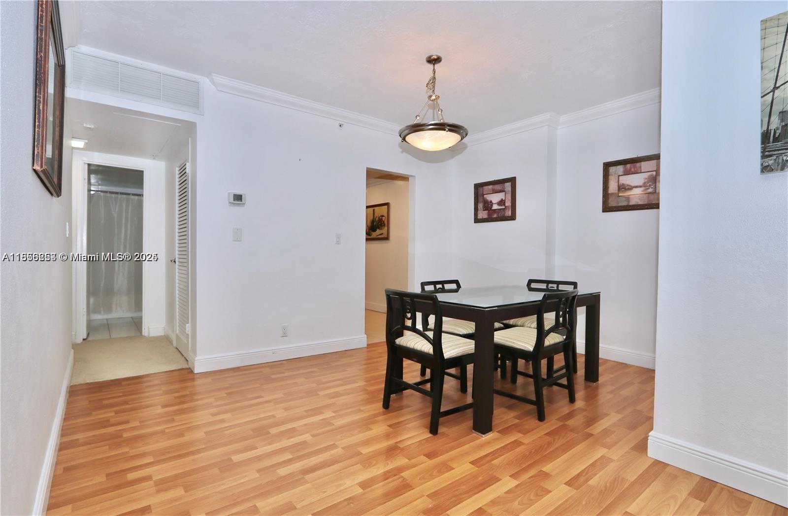 RESIDENCES ON HOLLYWOOD B - Residential Lease