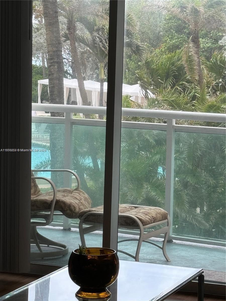 RESIDENCES ON HOLLYWOOD B - Residential Lease