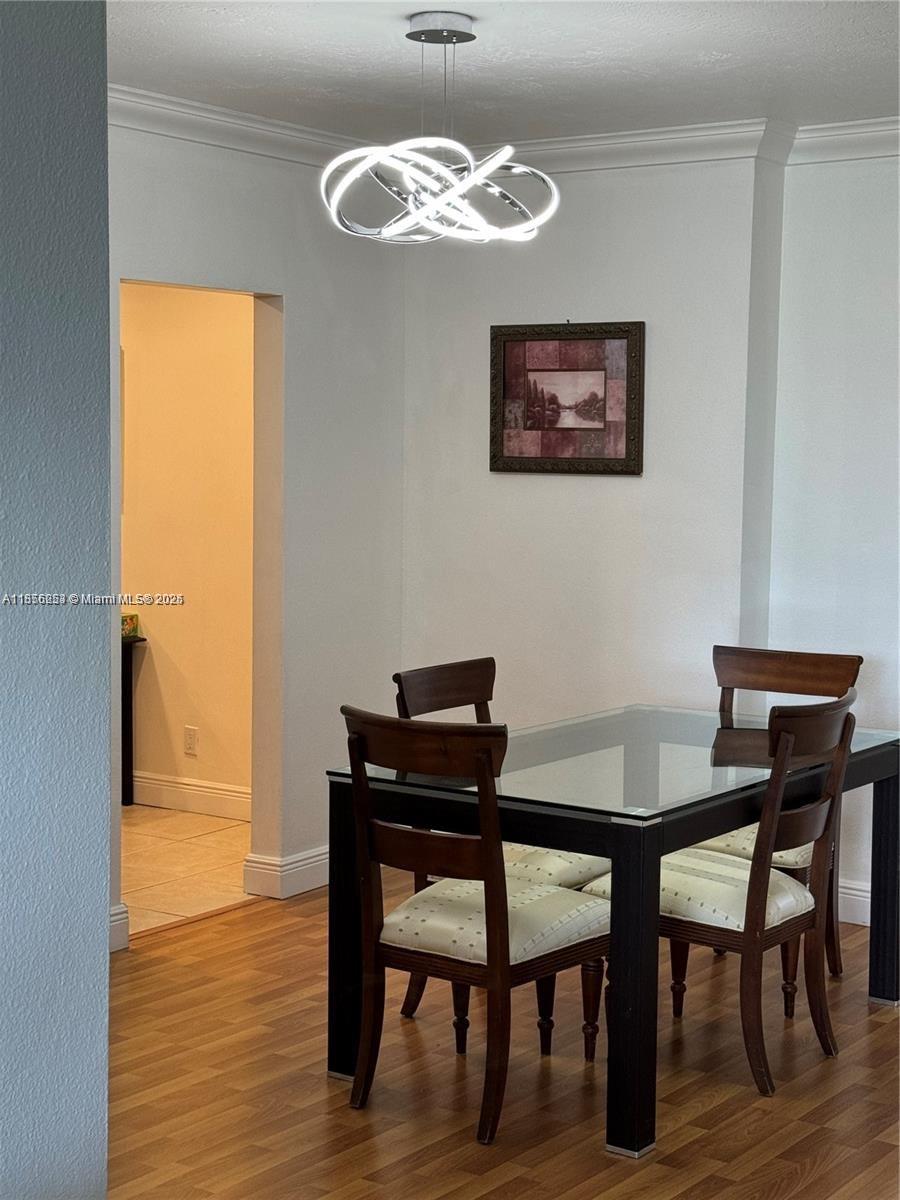 RESIDENCES ON HOLLYWOOD B - Residential Lease