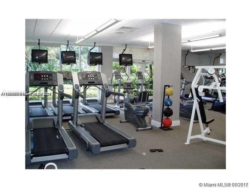 RESIDENCES ON HOLLYWOOD B - Residential Lease