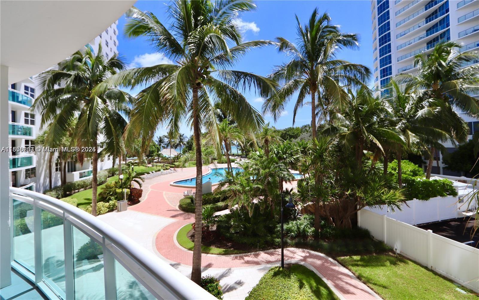 RESIDENCES ON HOLLYWOOD B - Residential Lease