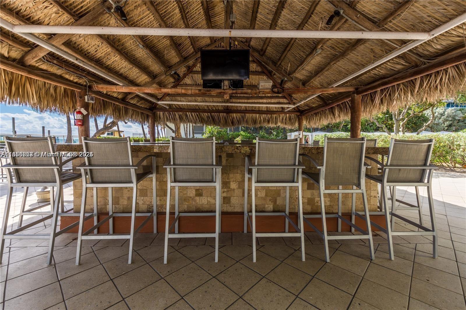 RESIDENCES ON HOLLYWOOD B - Residential Lease