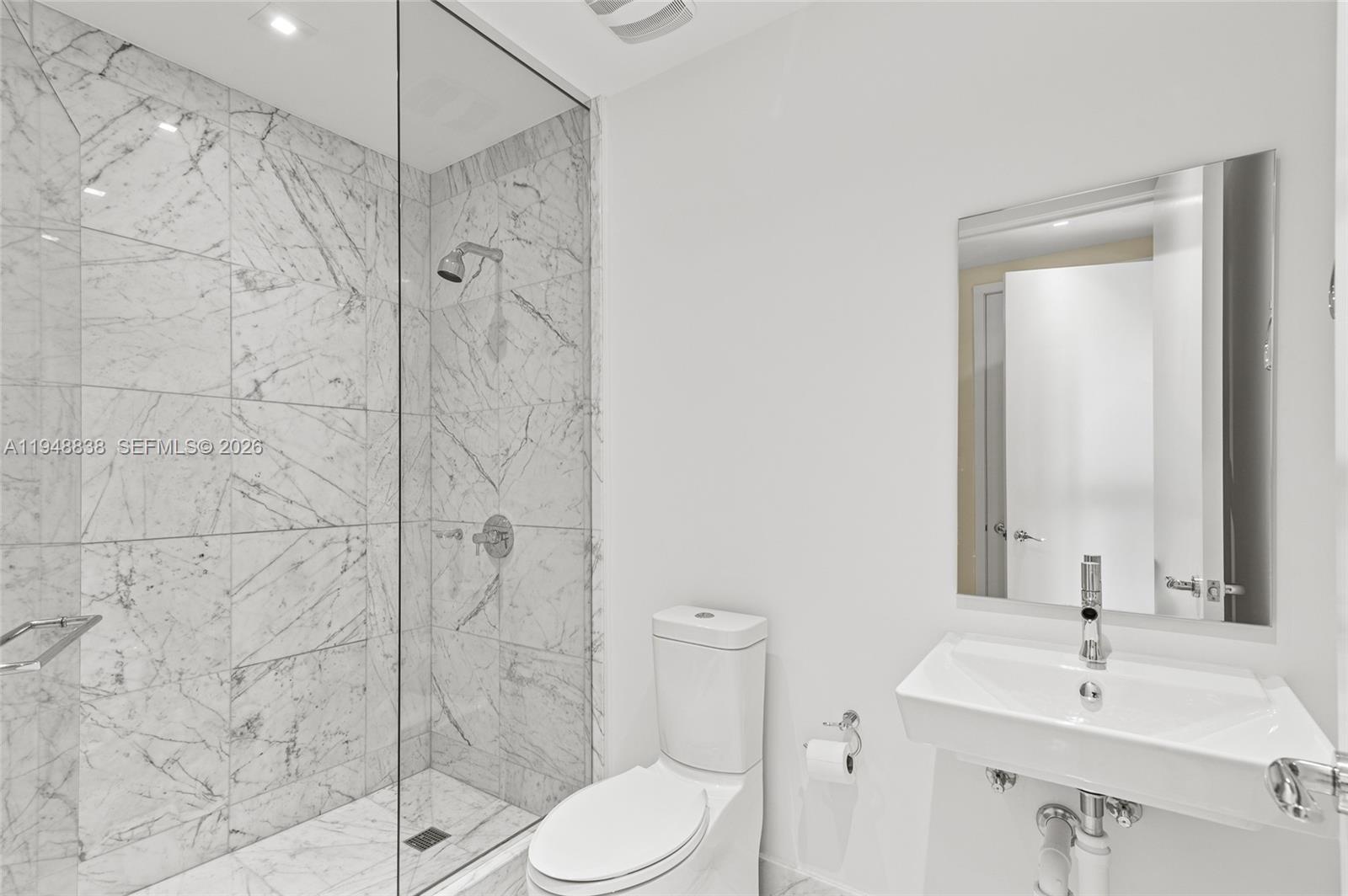 JADE SIGNATURE CONDO - Residential