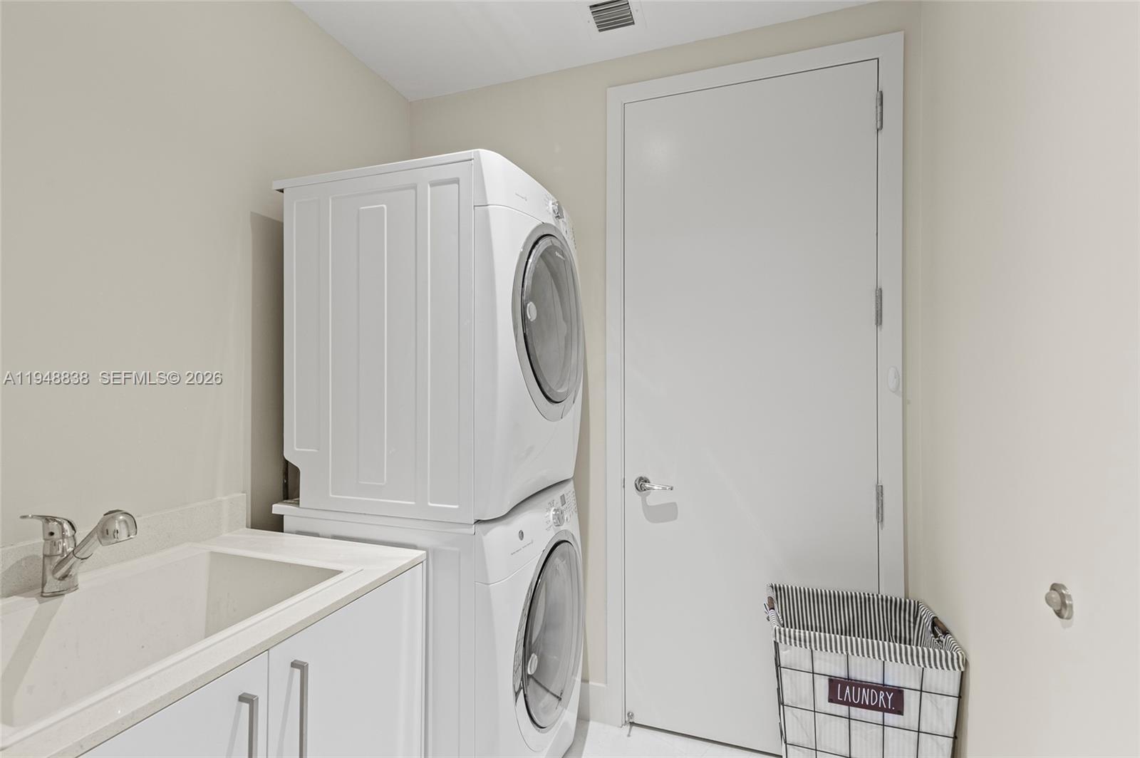 JADE SIGNATURE CONDO - Residential