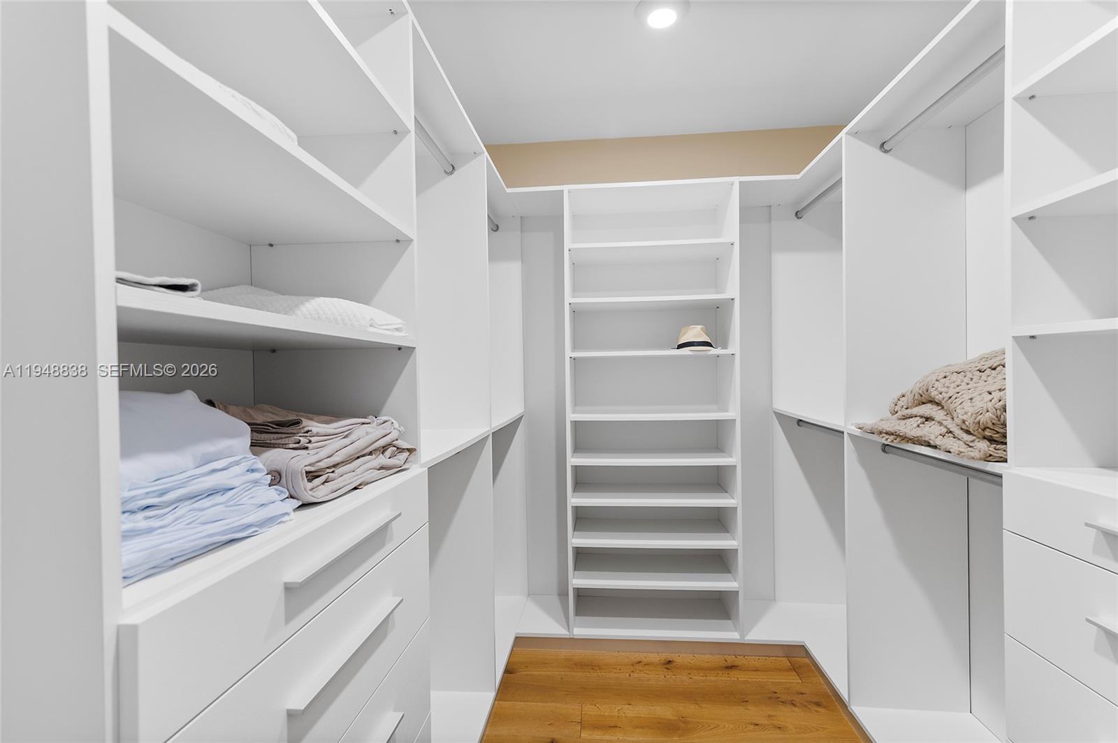 JADE SIGNATURE CONDO - Residential